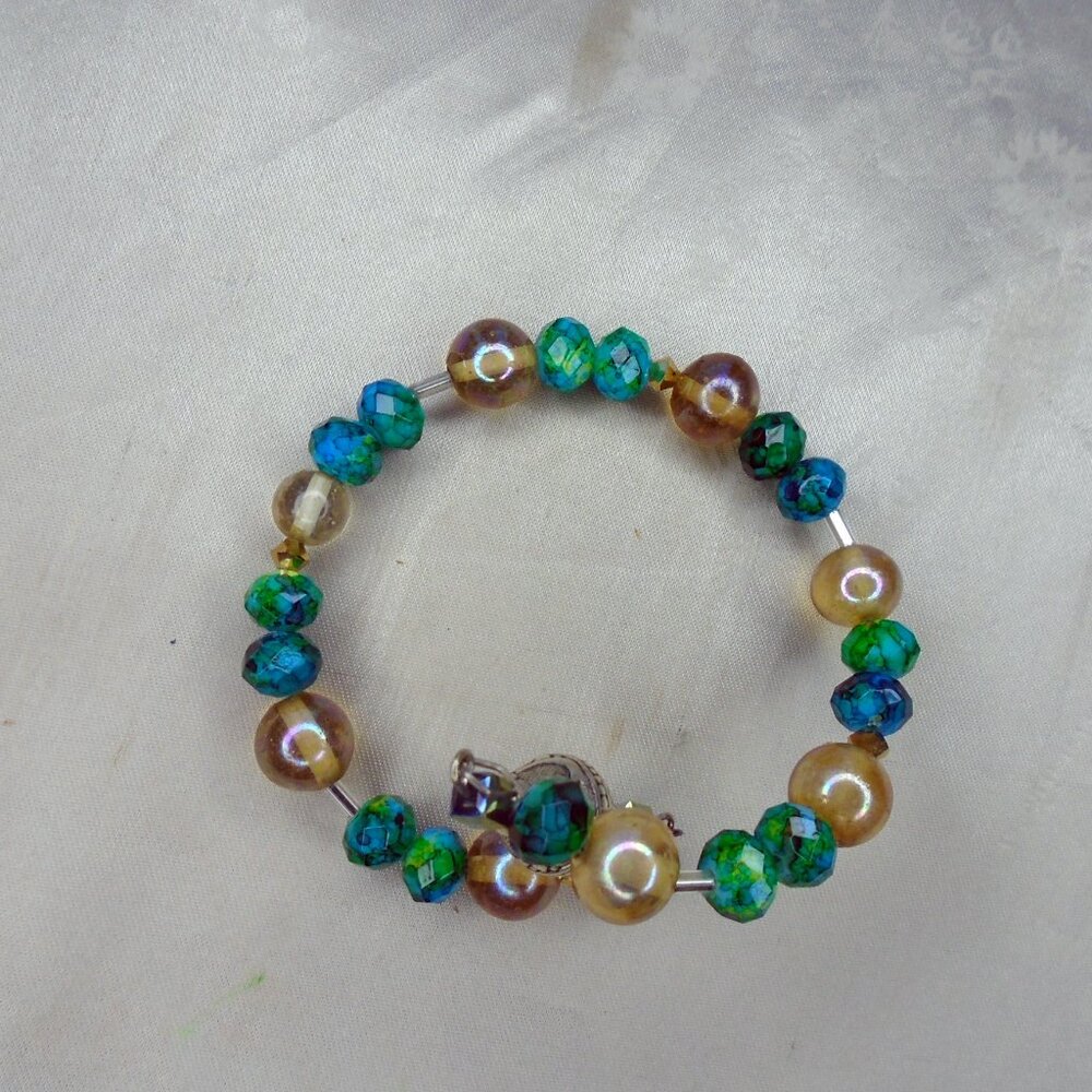 Green Bangle NEW Design, One of a kind " ZIG-ZAG " Bracelet with Sparkle - Picture 7 of 10